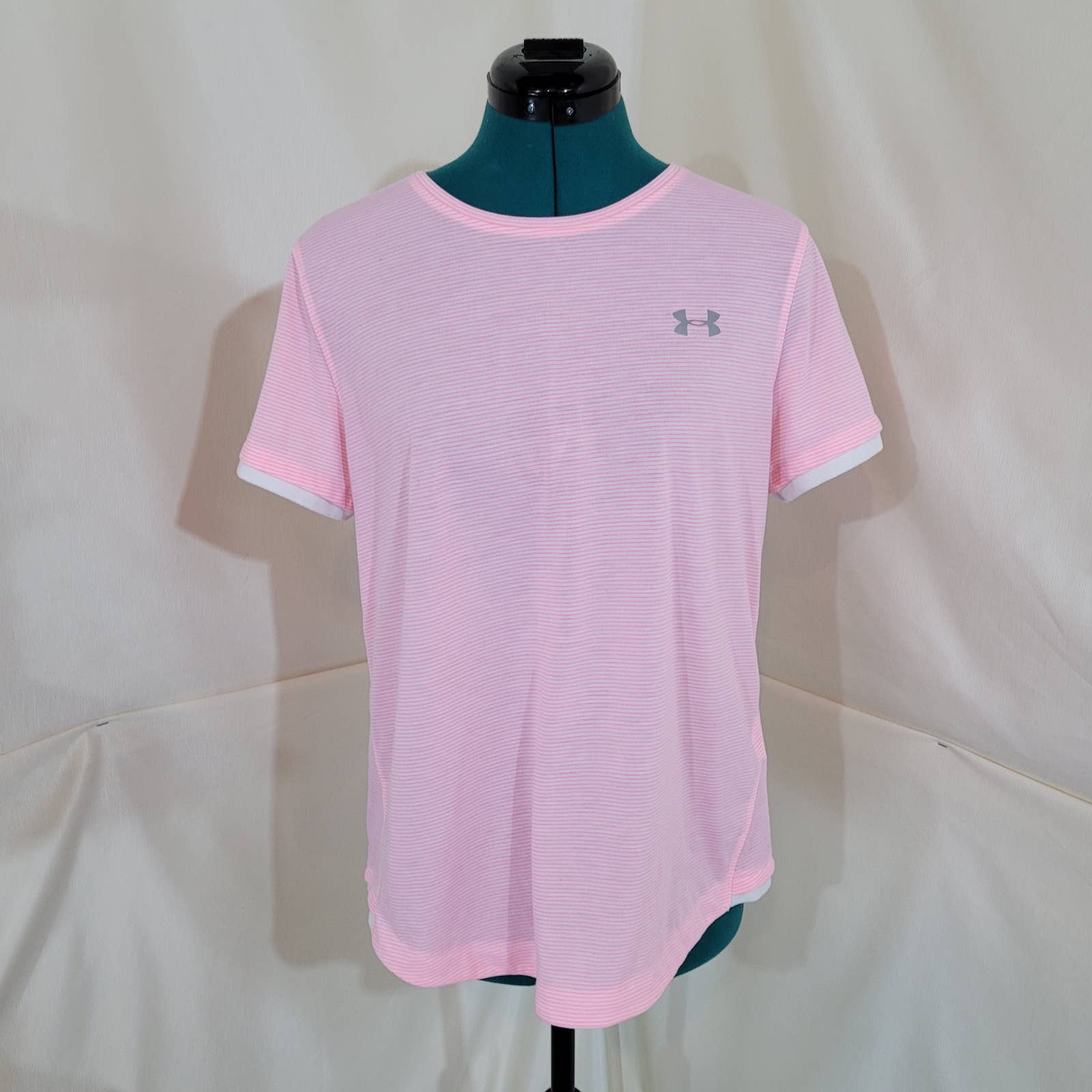 http://markitascloset.com/cdn/shop/products/under-armour-heatgear-pink-stripe-athletic-t-shirt-size-large-168189.jpg?v=1692598153