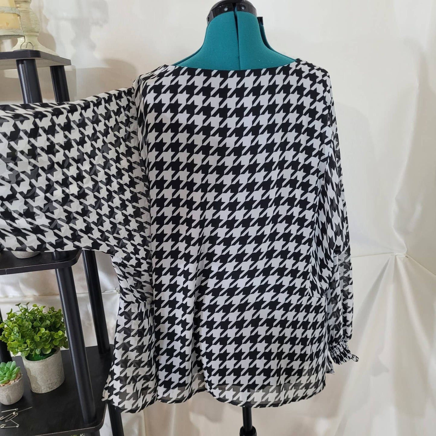 Vince Camuto Houndstooth Chiffon Long Sleeve Blouse - Size 3X