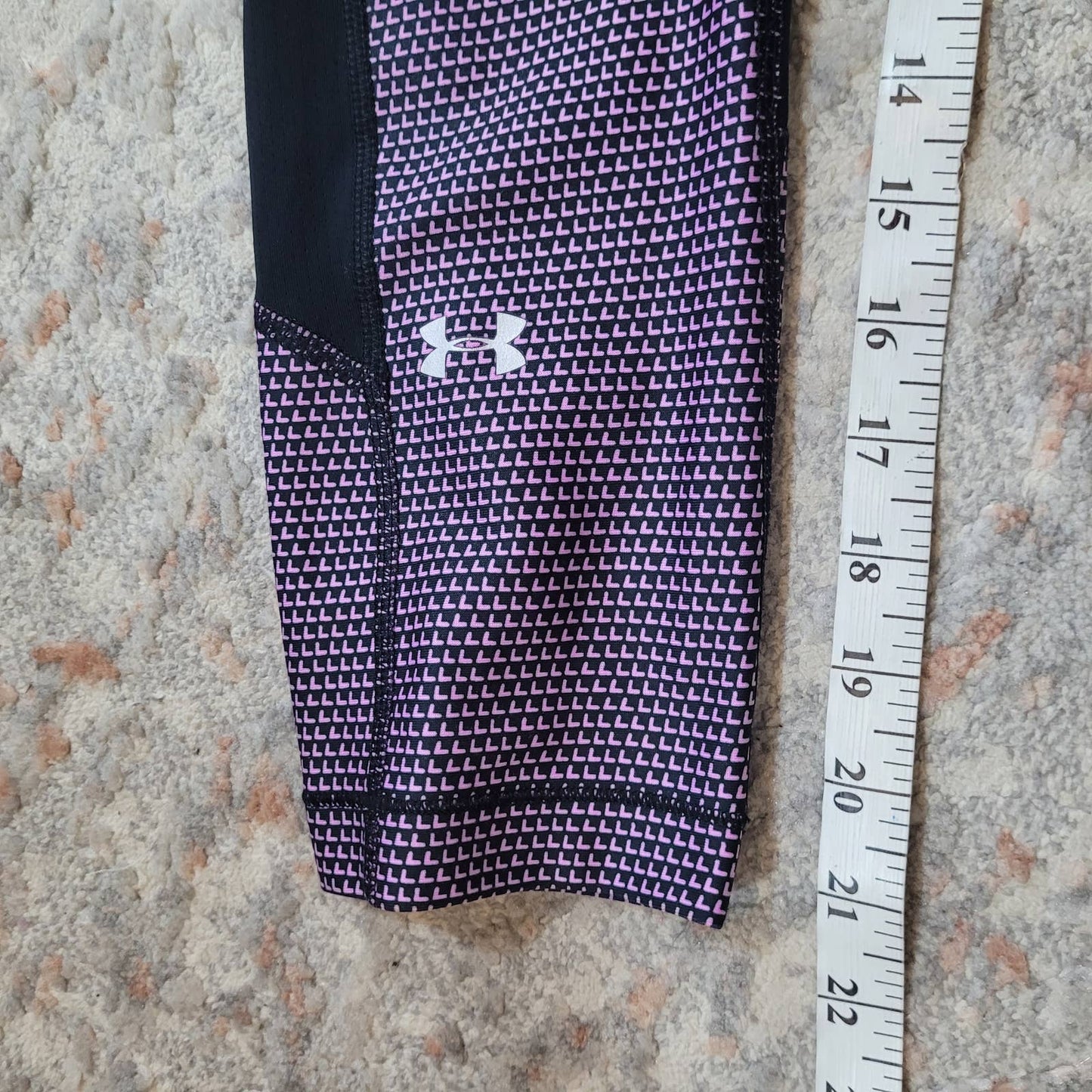 UNDER ARMOUR HeatGear Armour Printed Capri - Size Small