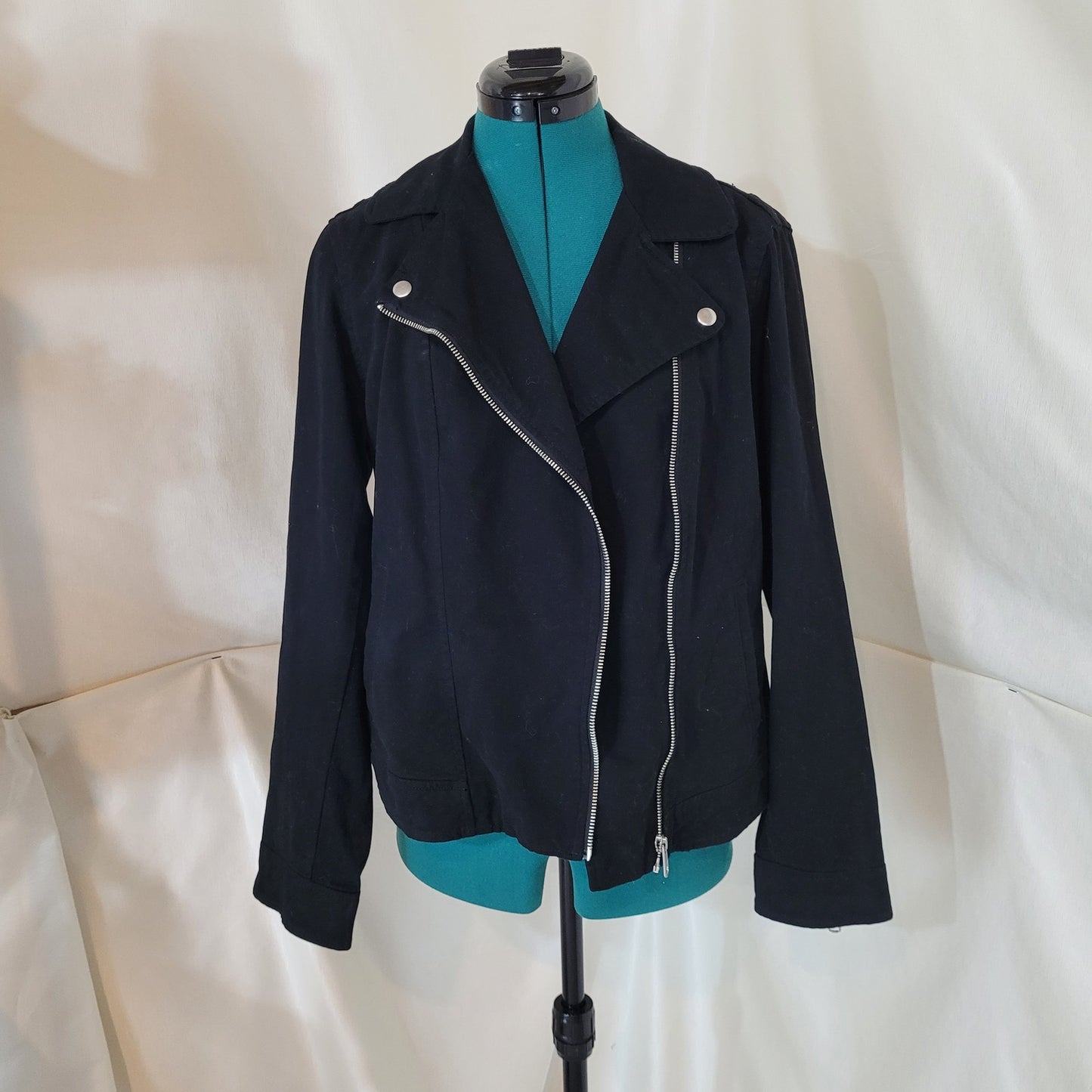 Old Navy Soft Black Denim Jacket - Size Medium