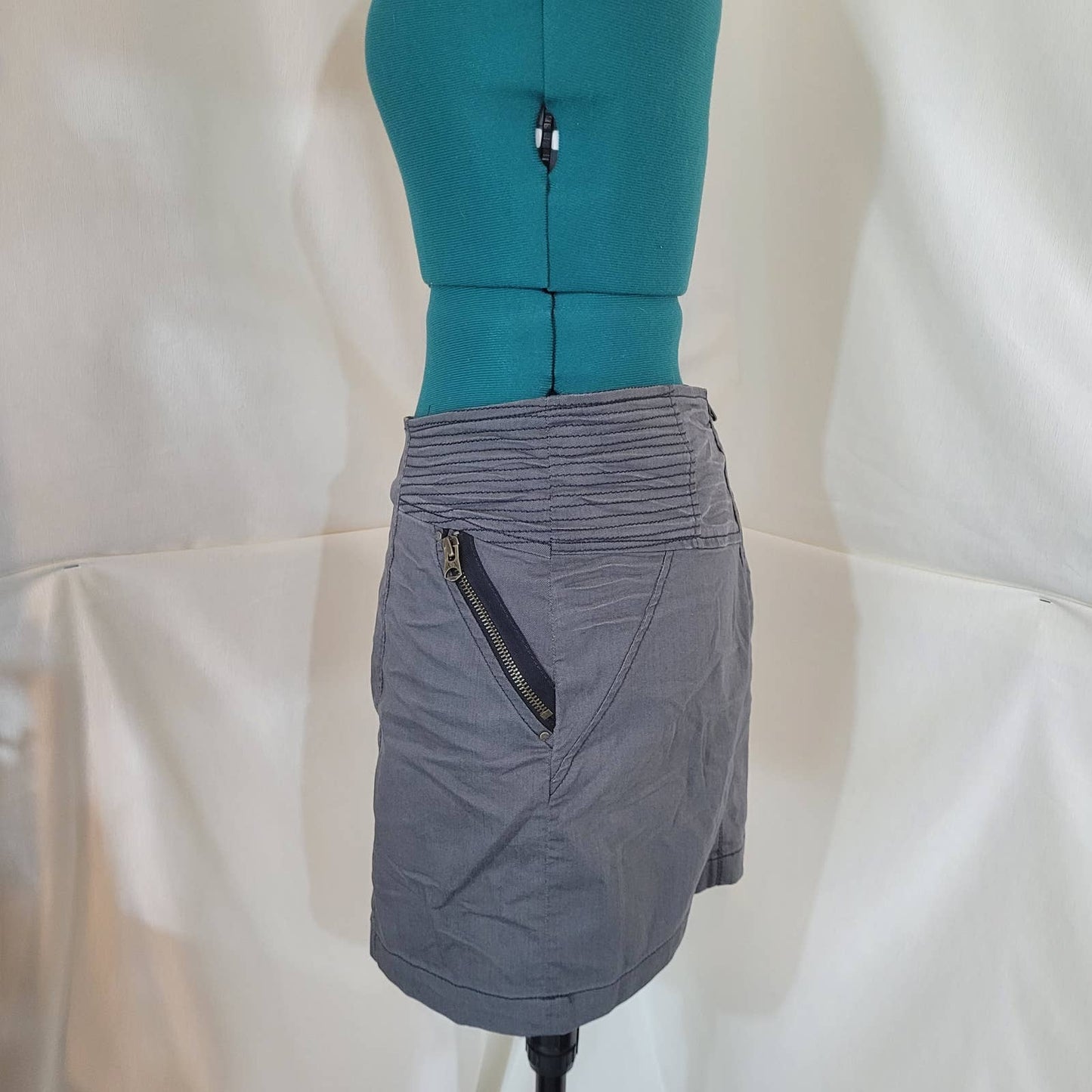 Armani Exchange Gray Mini Skirt with Decorative Zippers - Size 6