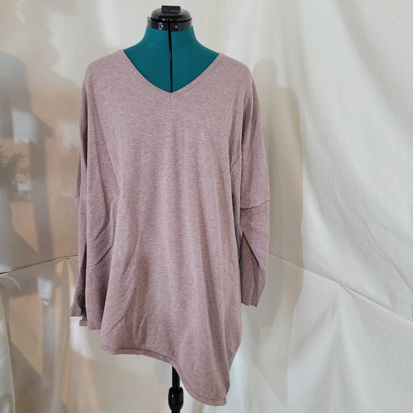 Lyla + Luxe Heathered Dusty Pink Asymmetrical Hem Sweater - Size Large