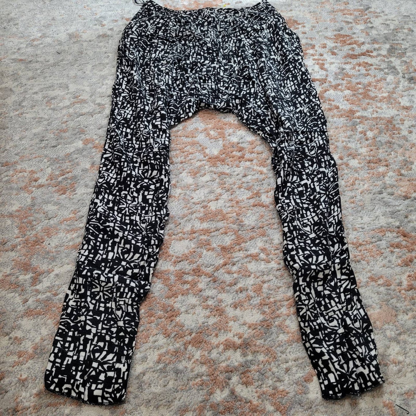 Rachel Rachel Roy Black and White Geometric Print Harem Lounge Pants - Size 4