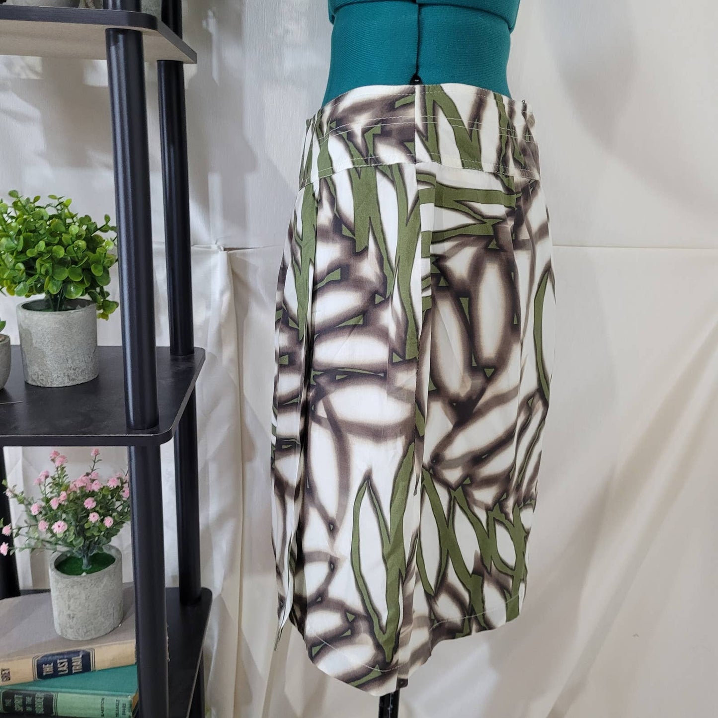 Zaffiri Leaf Animal Print Silk Pleated Mini Skirt - Size Medium