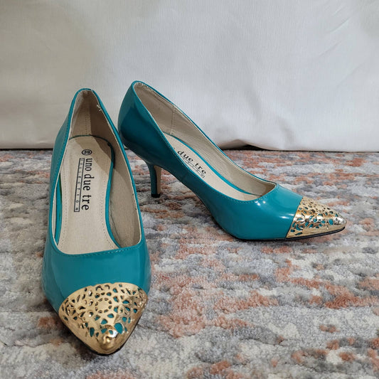 Uno Due Tre Turqouise Heels with Gold Tone Tip - Size 8