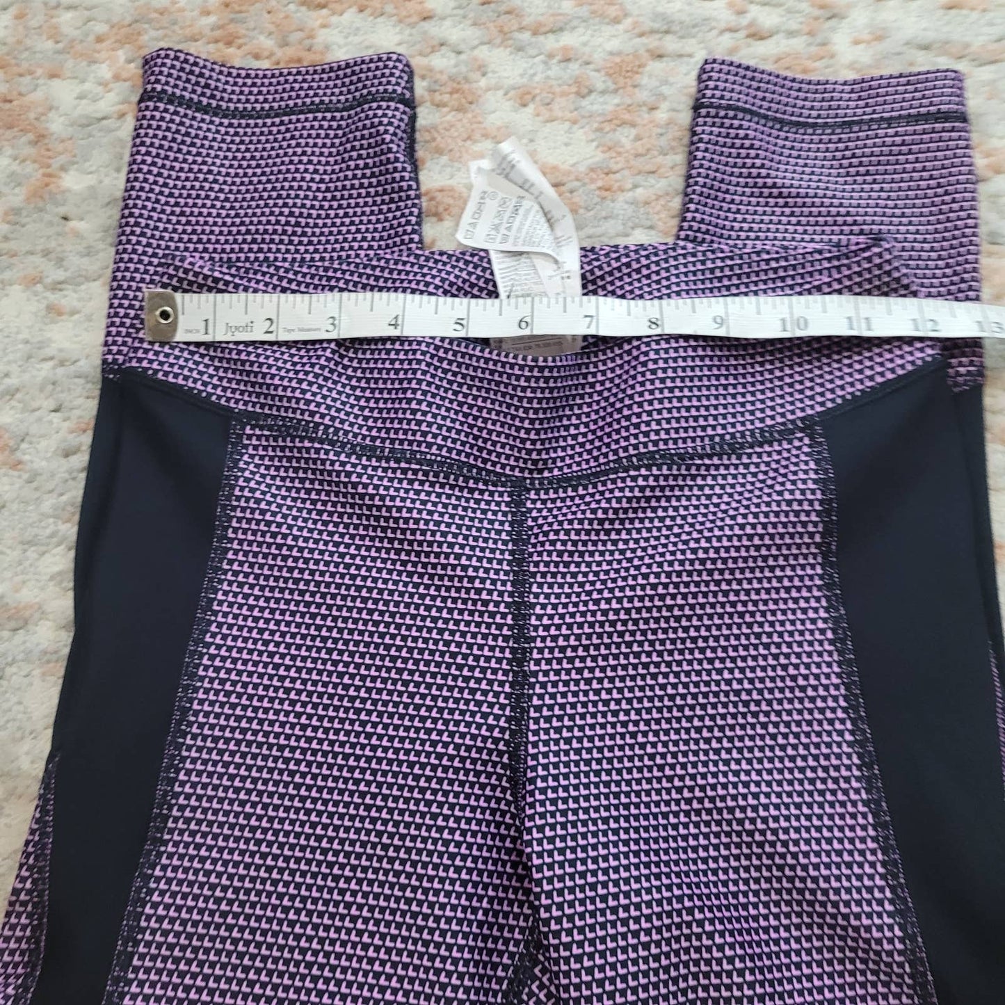 UNDER ARMOUR HeatGear Armour Printed Capri - Size Small