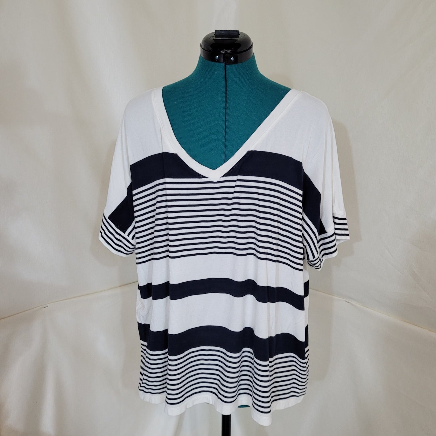 Cabi Sailor Nautical Navy White French Stripe Sailor Dolman V-Neck Tee - Medium