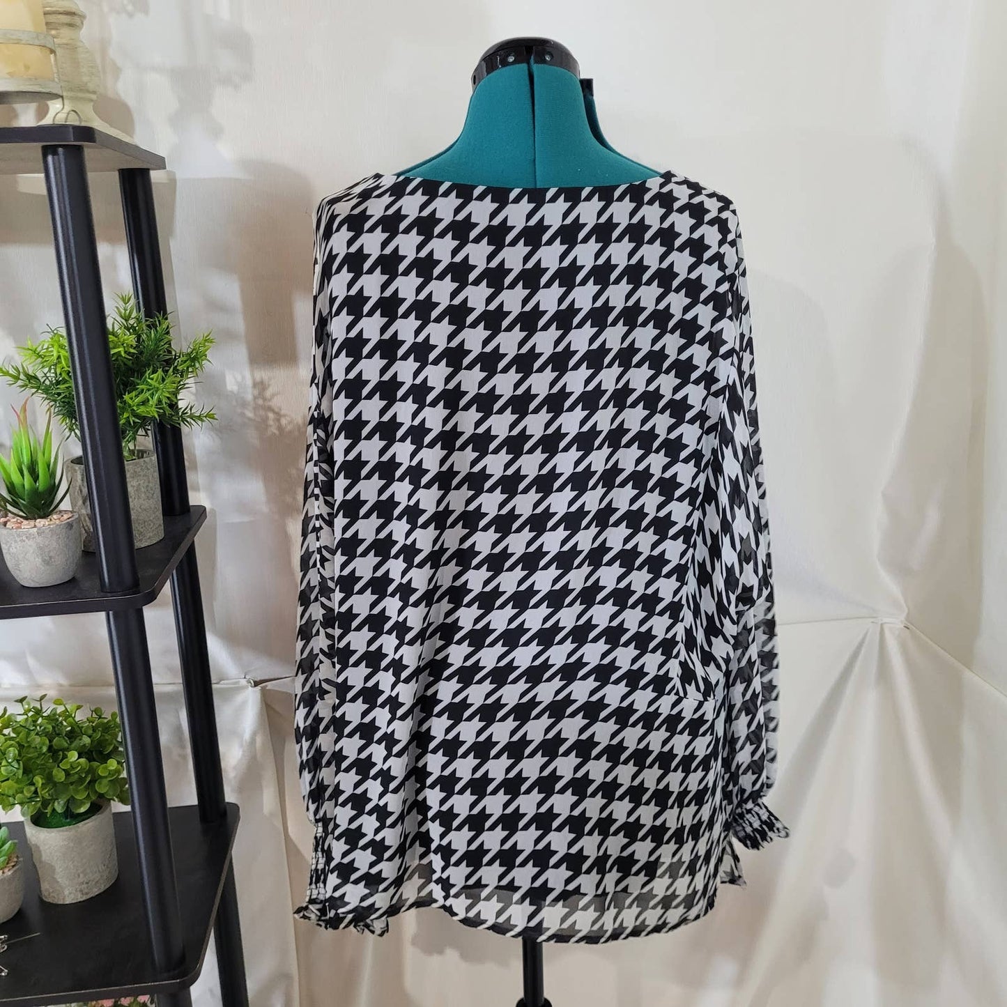 Vince Camuto Houndstooth Chiffon Long Sleeve Blouse - Size 3X