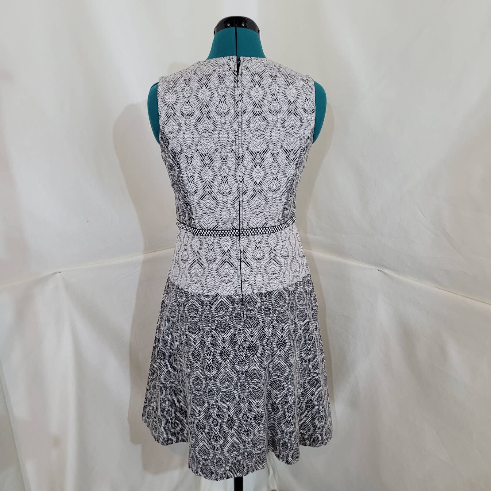 Belle Badgley Mischka Monochromatic Snakeskin Print Fit and Flare Dress - Size 6Markita's ClosetBadgley Mischka
