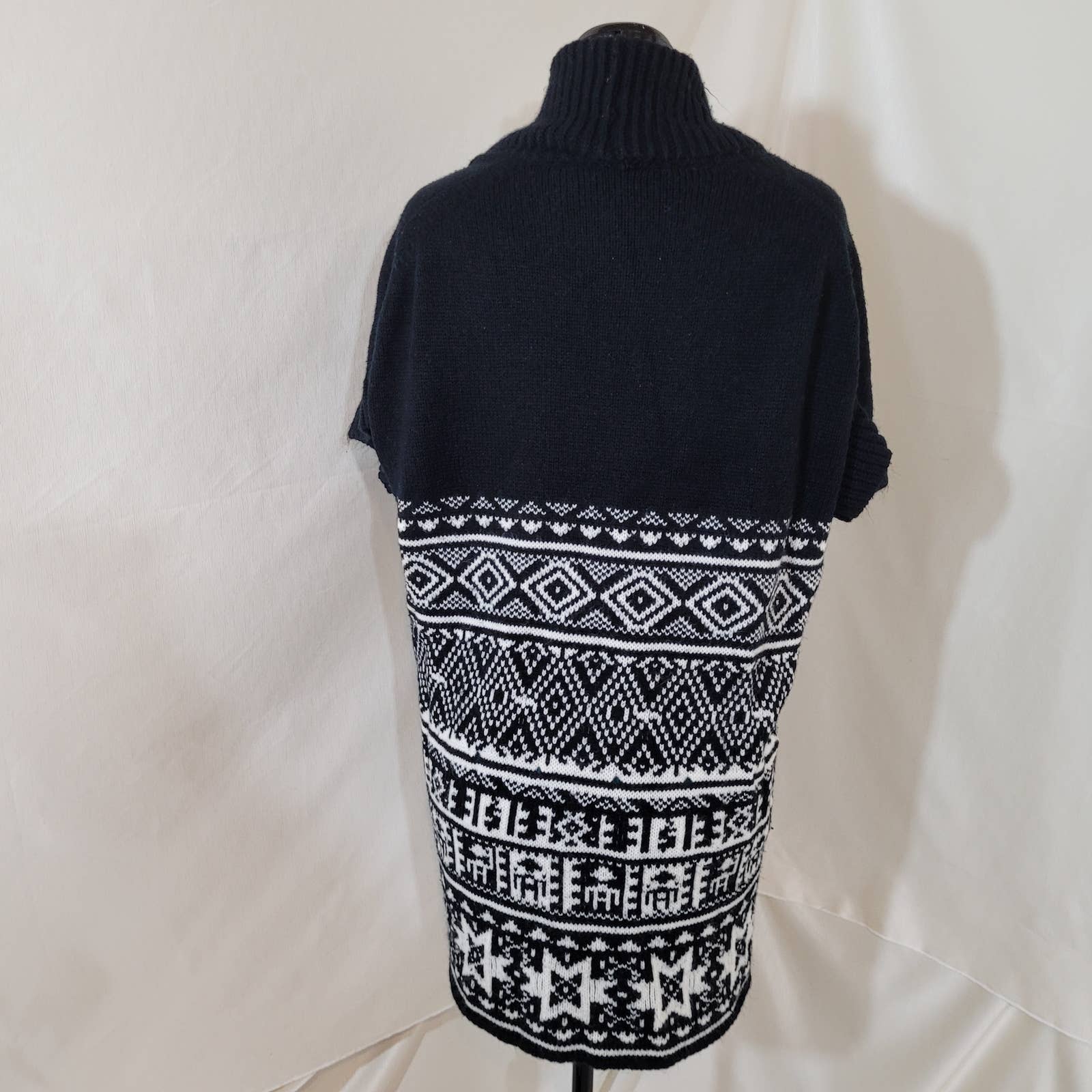 Devoted Luxury Apparel Black and White Aztec Print Cardigan - Size MediumMarkita's ClosetDevoted Luxury Apparel