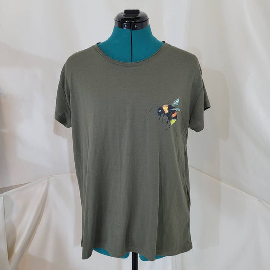 Jacqueline de Yong by ONLY Green T-Shirt with Bumble Bee - Size LargeMarkita's ClosetOnly