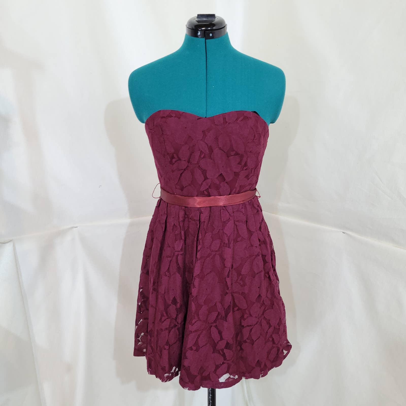Jolie Wine Red Strapless Lace Dress - Size 4Markita's ClosetJolie