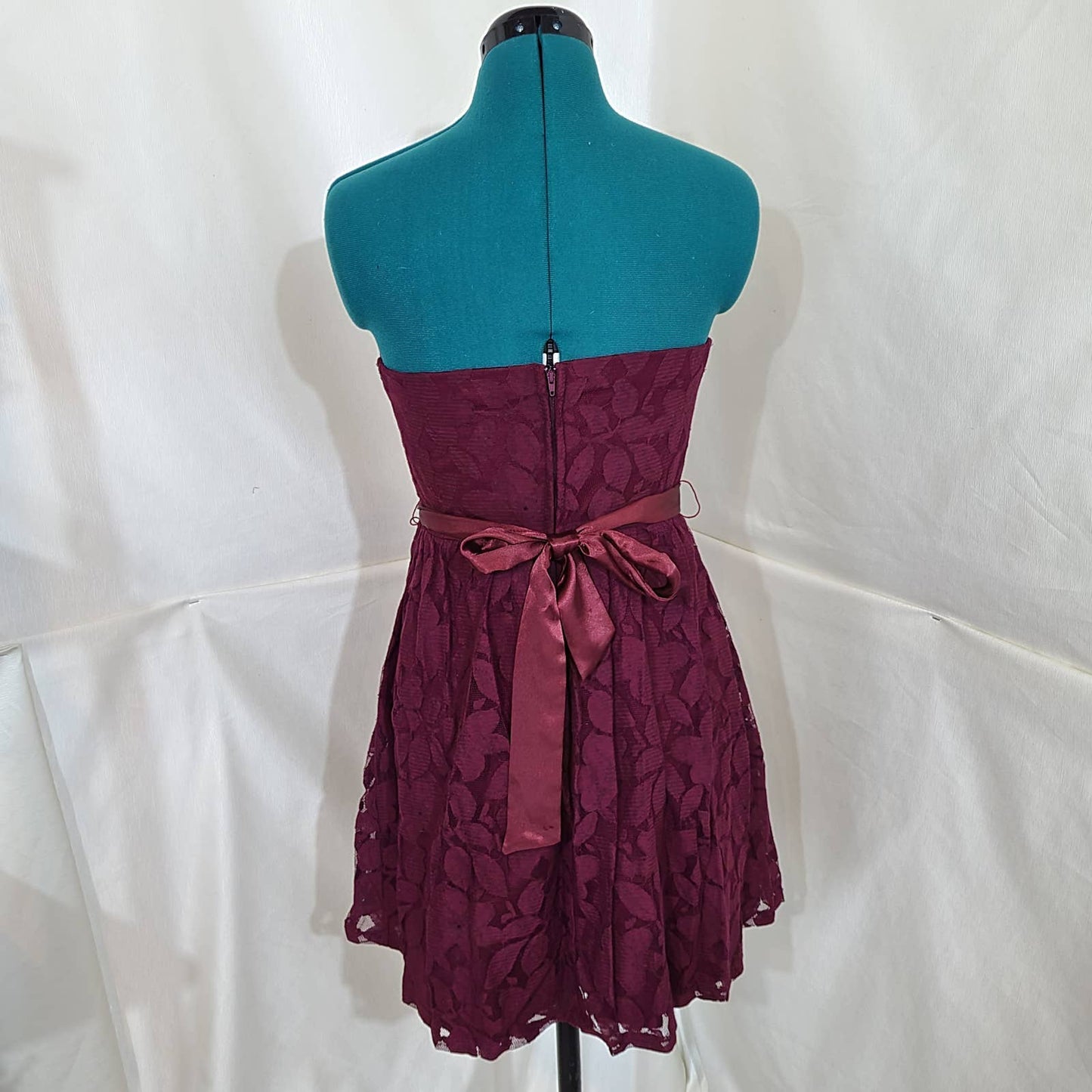 Jolie Wine Red Strapless Lace Dress - Size 4Markita's ClosetJolie