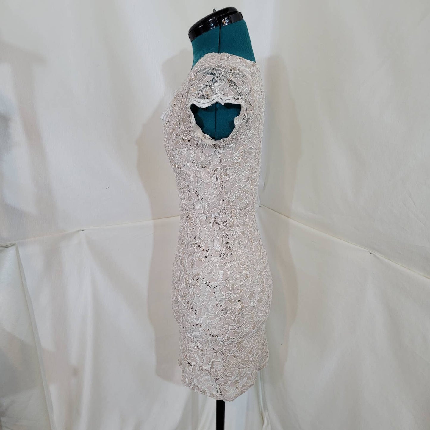 Jump Apparel Wendye Chaitlin Lace Sequin Form Fitting Mini Dress - Extra SmallMarkita's ClosetJump