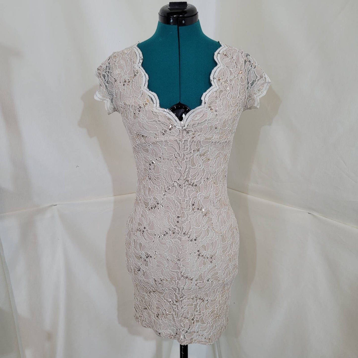 Jump Apparel Wendye Chaitlin Lace Sequin Form Fitting Mini Dress - Extra SmallMarkita's ClosetJump
