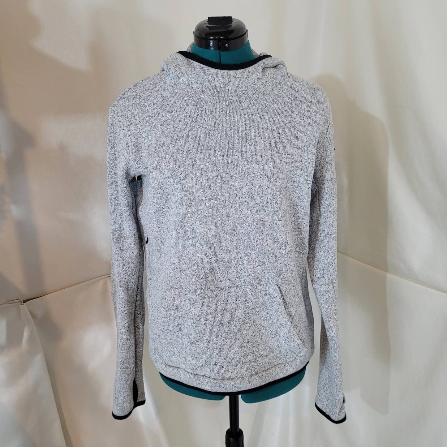 Nike Thermafit Fleece Hoody in Heathered Gray - Size MediumMarkita's ClosetNike