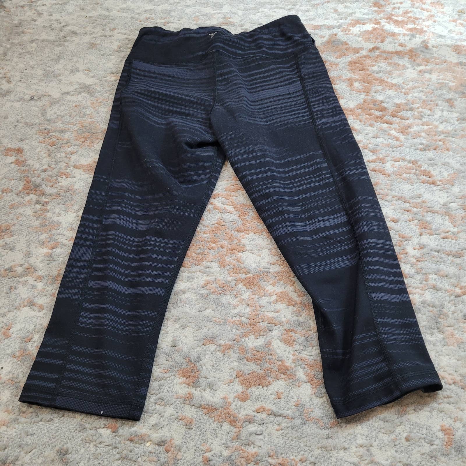 Old Navy Striped Fitted Cropped Leggings - Size MediumMarkita's ClosetOld Navy