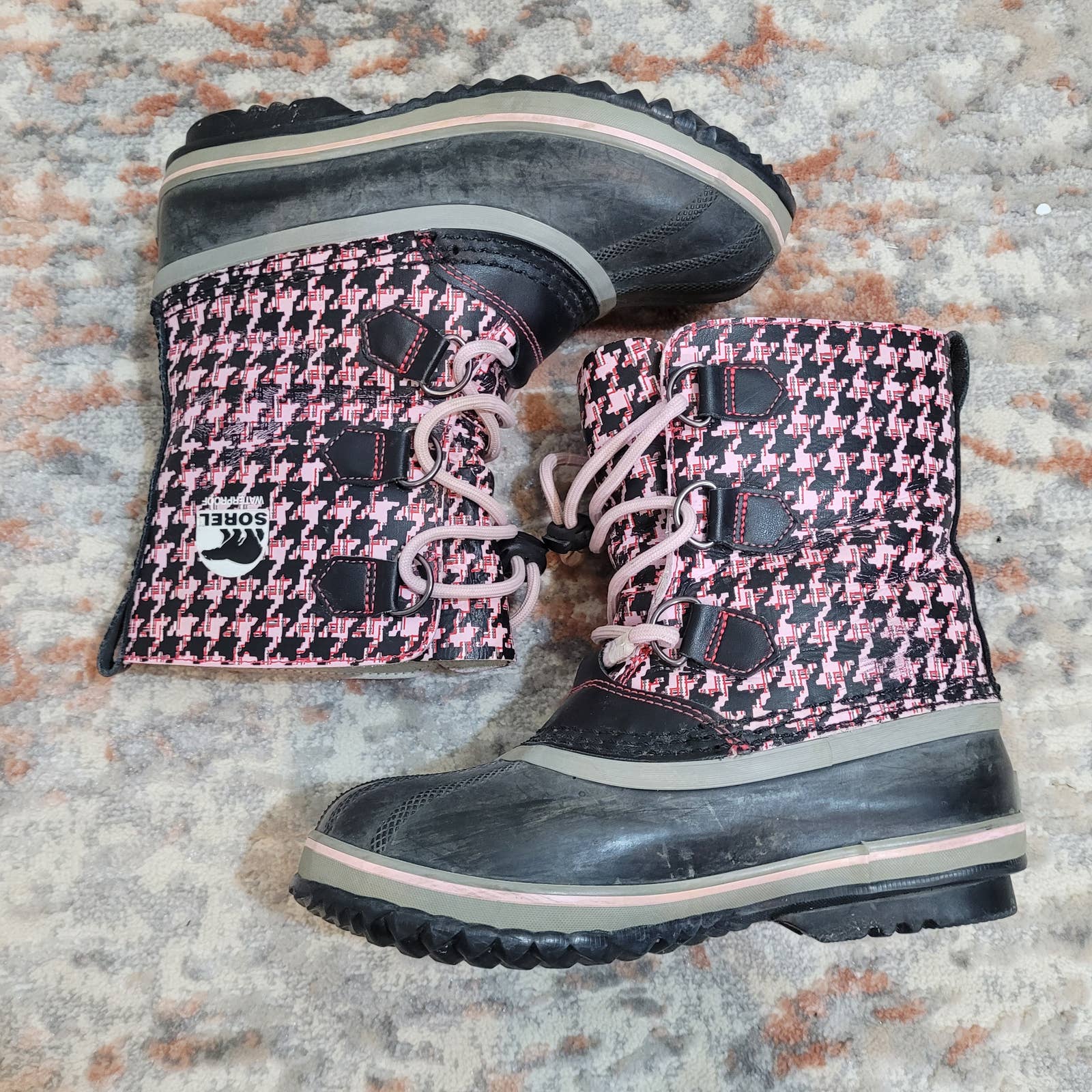 Sorel Boots NY1443-637 Waterproof Pink Black Houndstooth Boots AS IS - Size 5Markita's ClosetSorel
