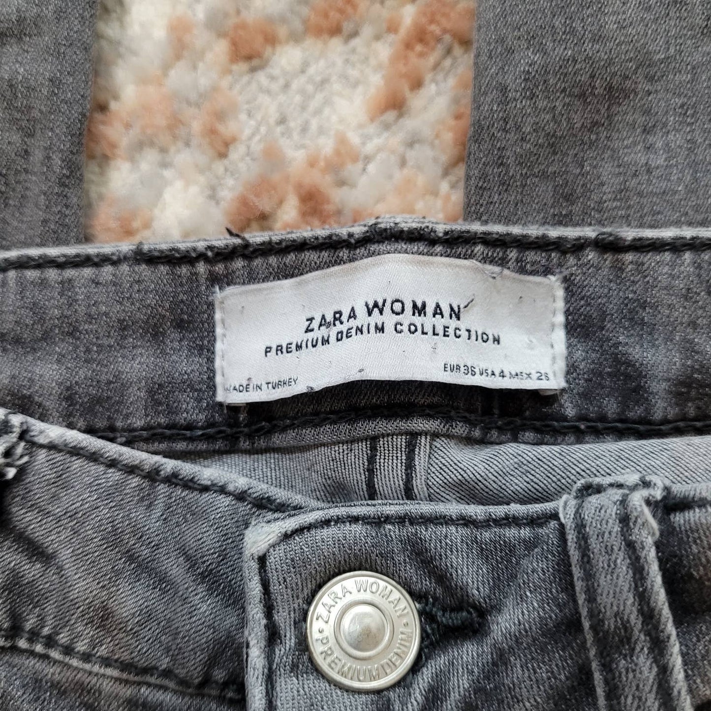 Zara Woman Black Faded Jeans - Size 4Markita's ClosetZARA